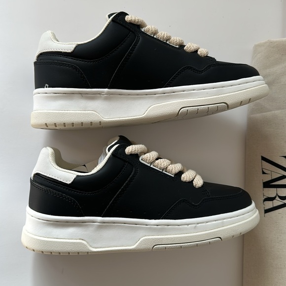 Zara Men’s Chunky Black Sneakers with Cream Laces - Picture 8 of 17